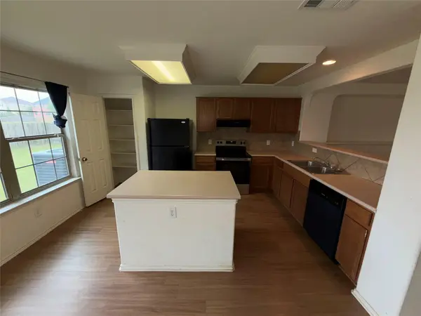 621 Dark Tree LN, Round Rock, TX 78664