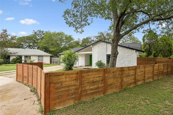6107 Blarwood DR, Austin, TX 78745