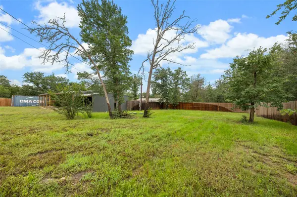 133 Deer RUN, Smithville, TX 78957