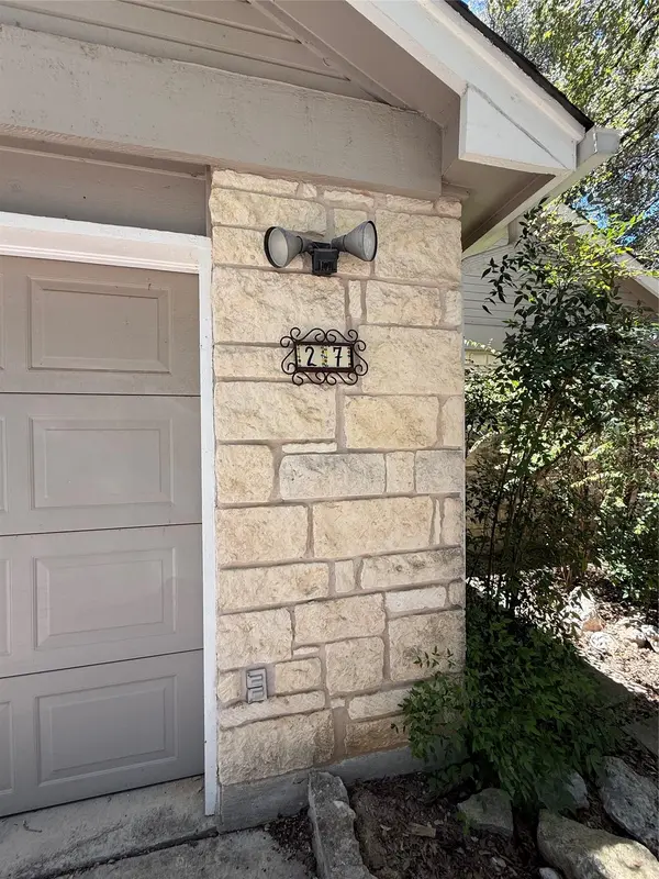 27 Par View DR, Wimberley, TX 78676