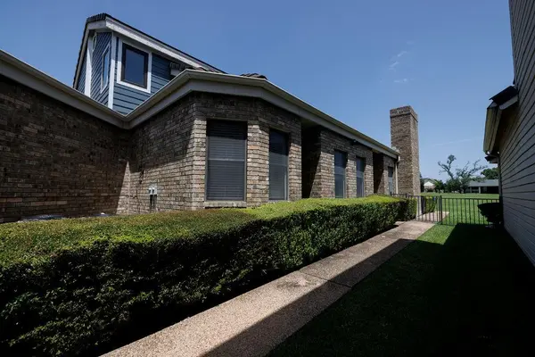 5 Champions LN, Lakeway, TX 78734