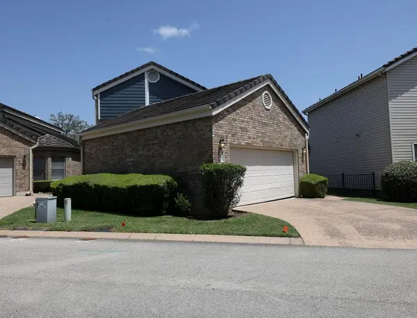 5 Champions LN, Lakeway, TX 78734