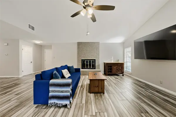 1300 Neans DR, Austin, TX 78758