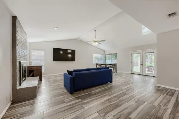 1300 Neans DR, Austin, TX 78758