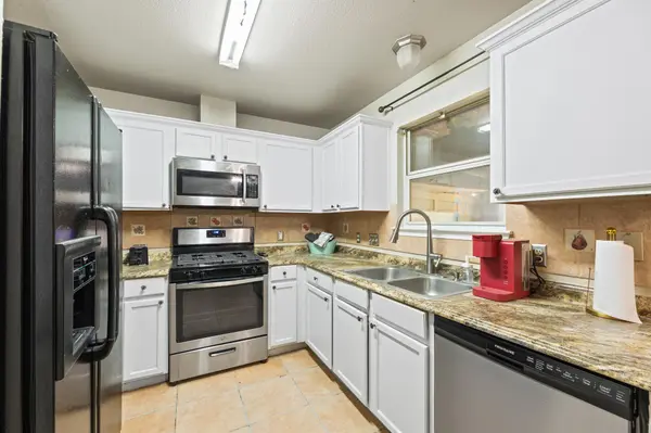 500 Morning Dove DR, Hutto, TX 78634