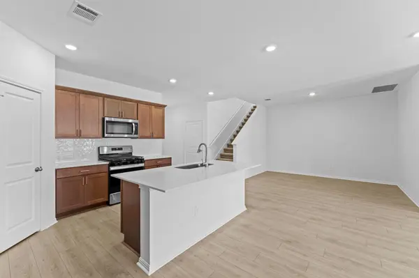 1813 Dandy Brush DR, Leander, TX 78641