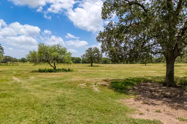 3291 Washburn RD, Luling, TX 78648