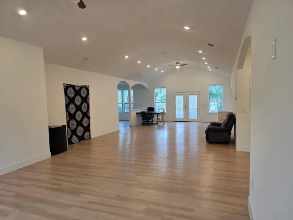 134 Plumeria DR, Dale, TX 78616
