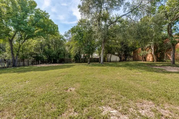 1412 W Hopkins ST, San Marcos, TX 78666