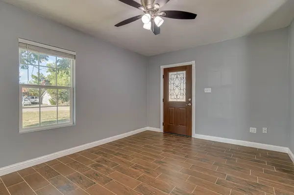 219 E Davilla ST, Bartlett, TX 76511