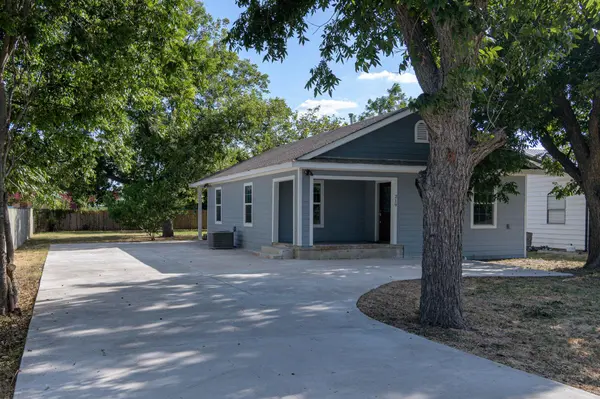 219 E Davilla ST, Bartlett, TX 76511