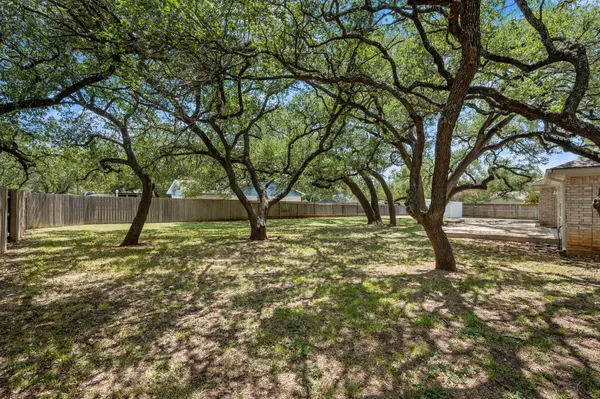201 Pecan LN, Georgetown, TX 78628