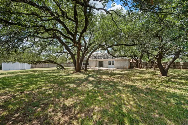 201 Pecan LN, Georgetown, TX 78628