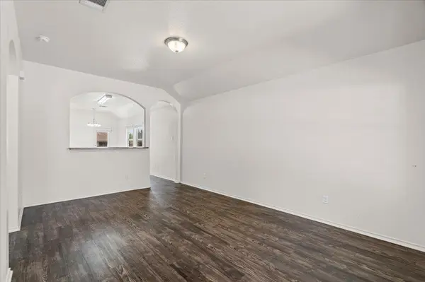 612 Amber LN, Jarrell, TX 76537