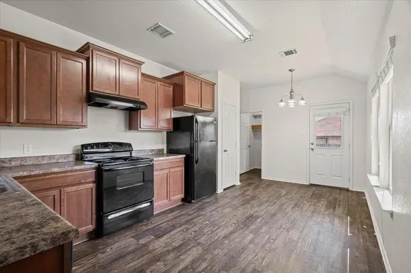 612 Amber LN, Jarrell, TX 76537