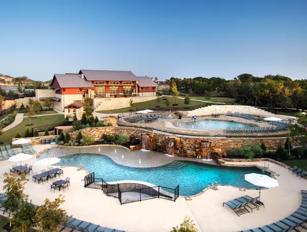 105 Pennybacker LN, Lakeway, TX 78738