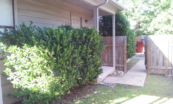 8807 Schick RD #D, Austin, TX 78729
