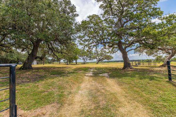 2160 (Tract #5) Baca LOOP, Flatonia, TX 78941