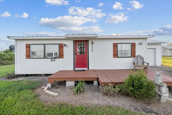 890 N Quailrun Ave, Port Lavaca, TX 77979