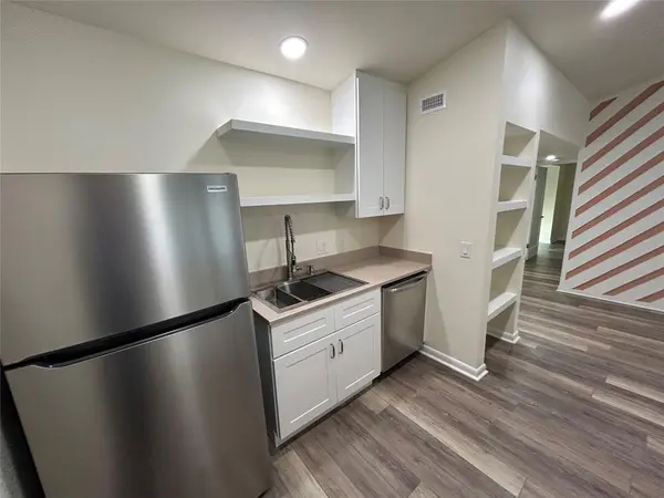 100 Bay Point DR #8, Horseshoe Bay, TX 78657