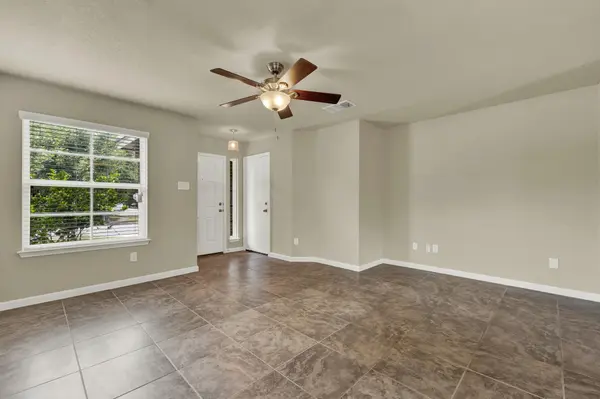401 Summerside Ave, Lockhart, TX 78644