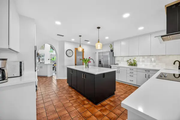 201 S Contour DR, Gonzales, TX 78629