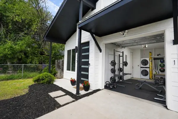 1123 Omega Ave #1, Austin, TX 78721
