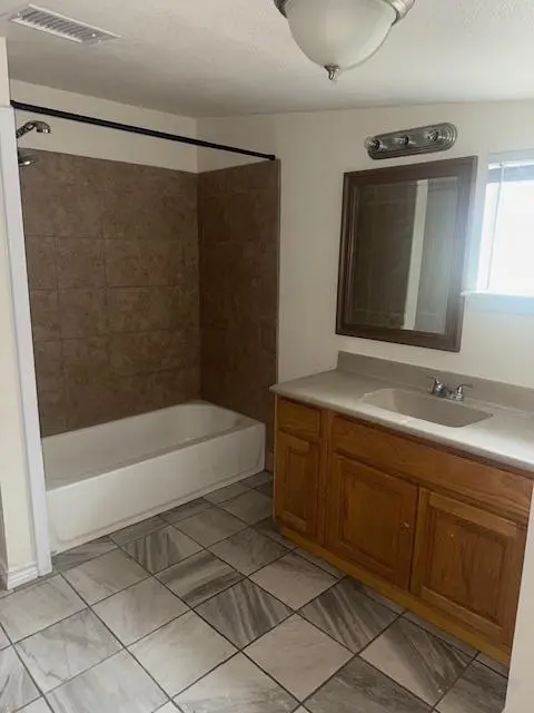 823 Monterrey ST, Lockhart, TX 78644