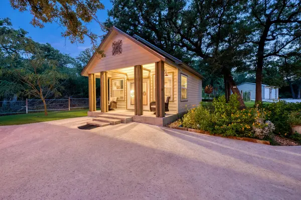 1474 County Road B, Lexington, TX 78947