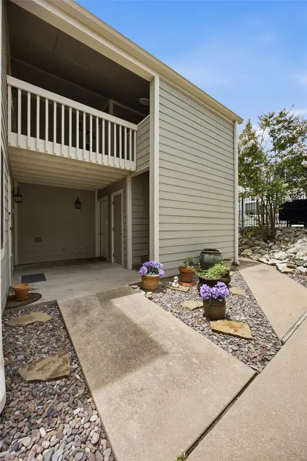 5801 Thunderbird ST #B-22, Lago Vista, TX 78645