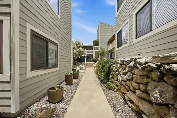 5801 Thunderbird ST #B-22, Lago Vista, TX 78645