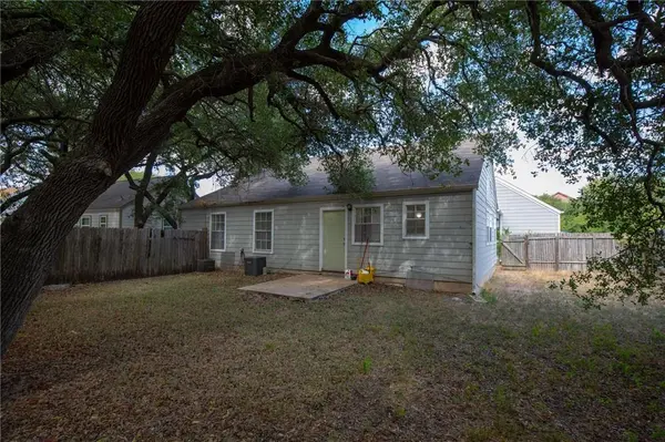 8807 Pineridge DR #A, Austin, TX 78729