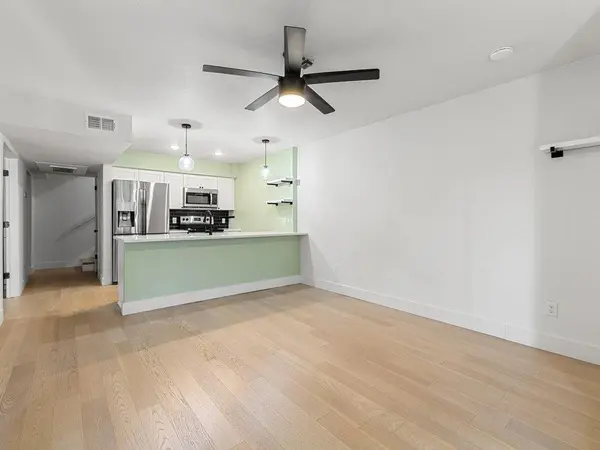 909 Reinli ST #102, Austin, TX 78751