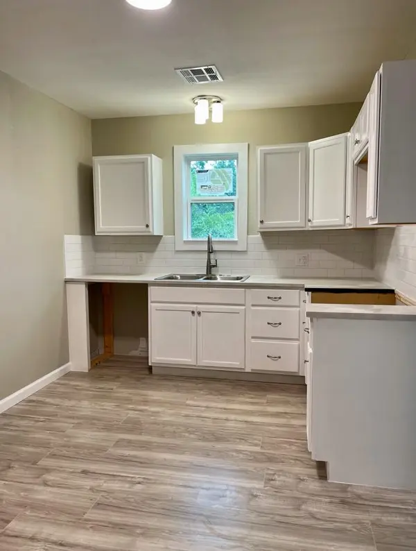 806 Central Ave, Cameron, TX 76520