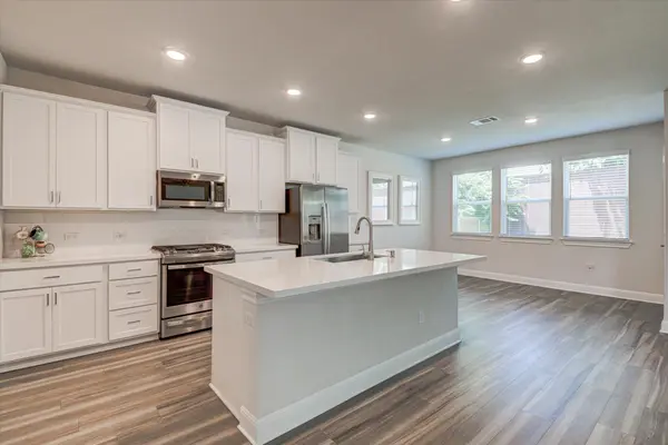15610 Ellinger DR, Austin, TX 78728