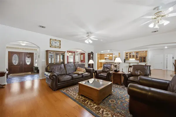 197 Elm Wood DR, Elgin, TX 78621