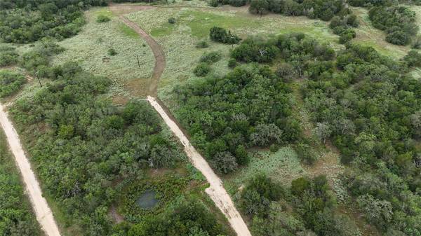 590 Coastal Lane, Luling, TX 78648