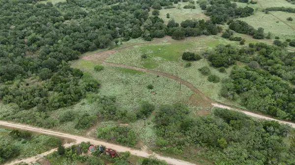 590 Coastal Lane, Luling, TX 78648