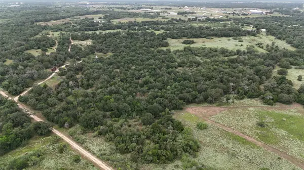 590 Coastal Lane, Luling, TX 78648