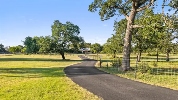 2501 LONE MAN MOUNTAIN RD, Wimberley, TX 78676