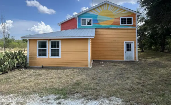 524 Rangeland RD, Blanco, TX 78606