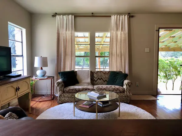 888 Glenn Crest DR, Blanco, TX 78606