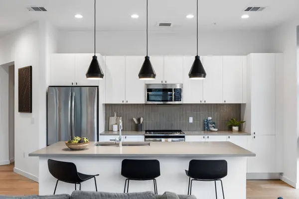 800 Embassy DR #236, Austin, TX 78702