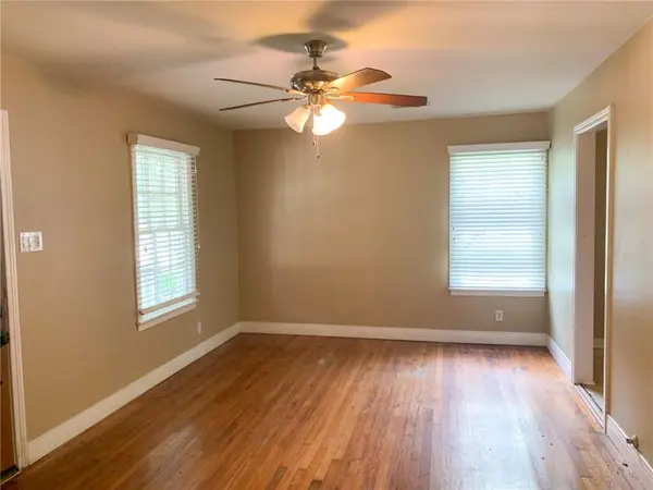 1002 W Saint Johns Ave, Austin, TX 78757