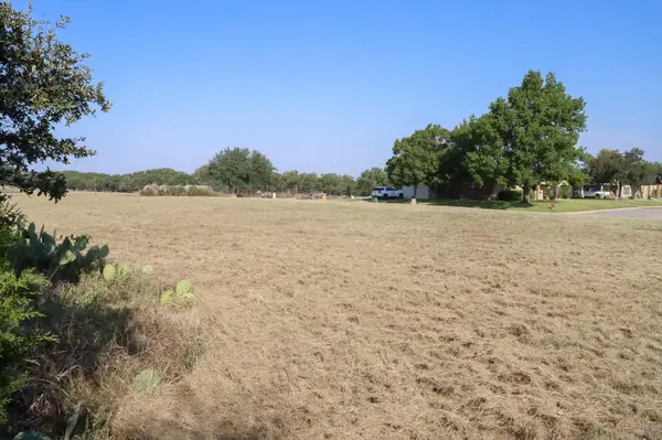 205 E Kelly LN, San Saba, TX 76877