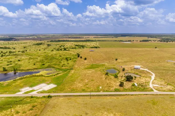 1997 County Rd 464, Coupland, TX 78615