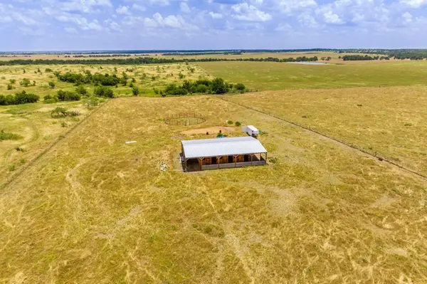1997 County Rd 464, Coupland, TX 78615