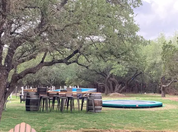 285 Heitzler LN, Driftwood, TX 78619