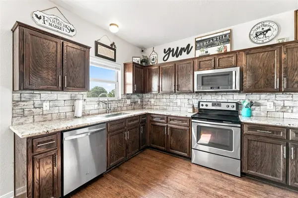 206 Brizendine Ave, Florence, TX 76527
