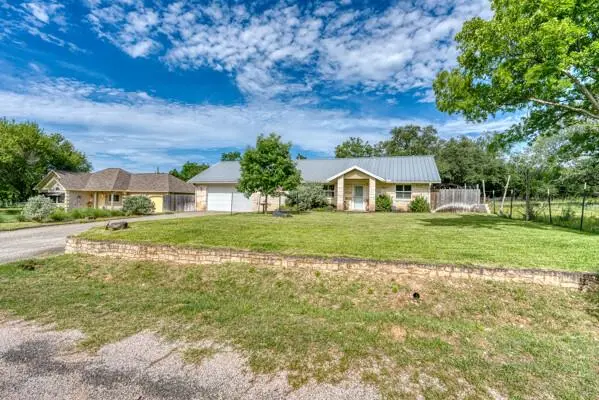 215 E McGee TRL, Kingsland, TX 78639